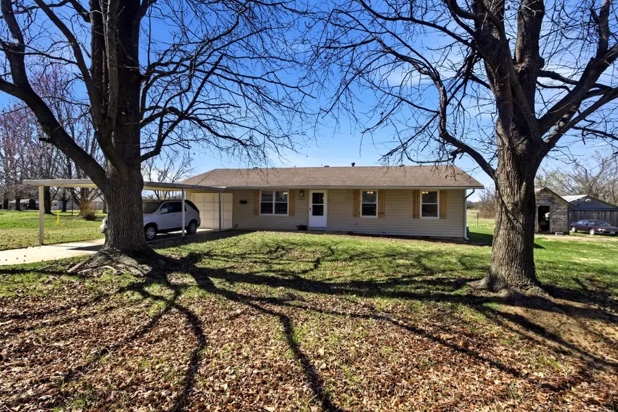 427 N Harrison Avenue, Aurora, MO 65605 - #2