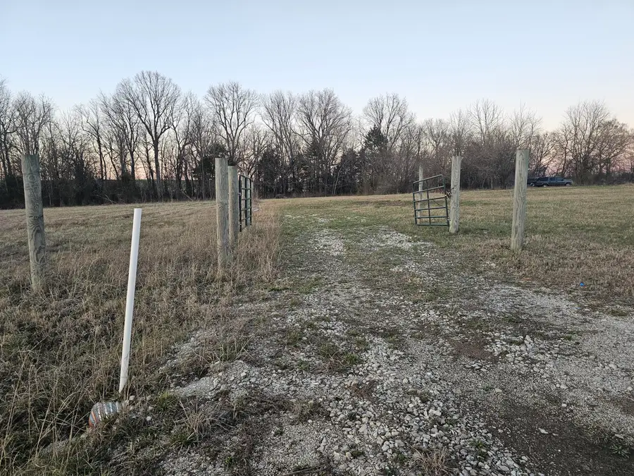 1565 E 496th Road, Bolivar, MO 65613 - #3