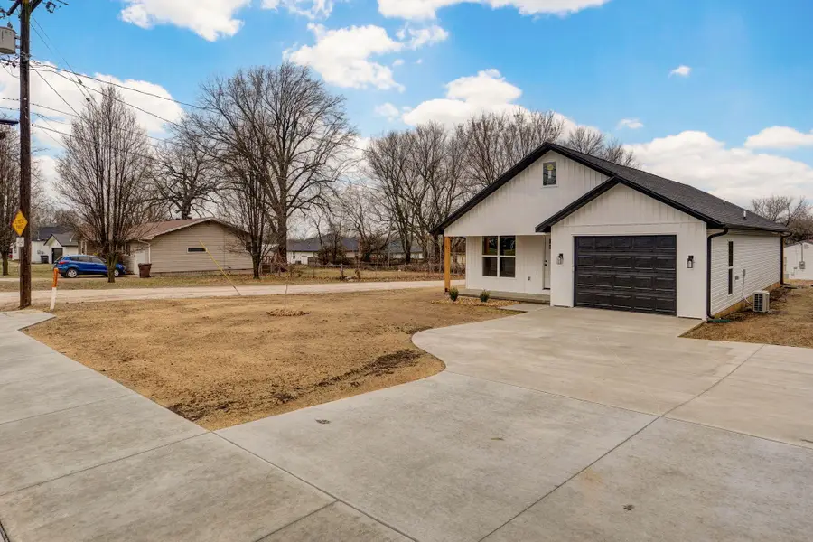 1103 E Smith Street, Springfield, MO 65803 - #3