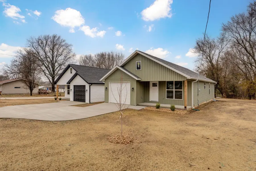 1107 E Smith Street, Springfield, MO 65803 - #3