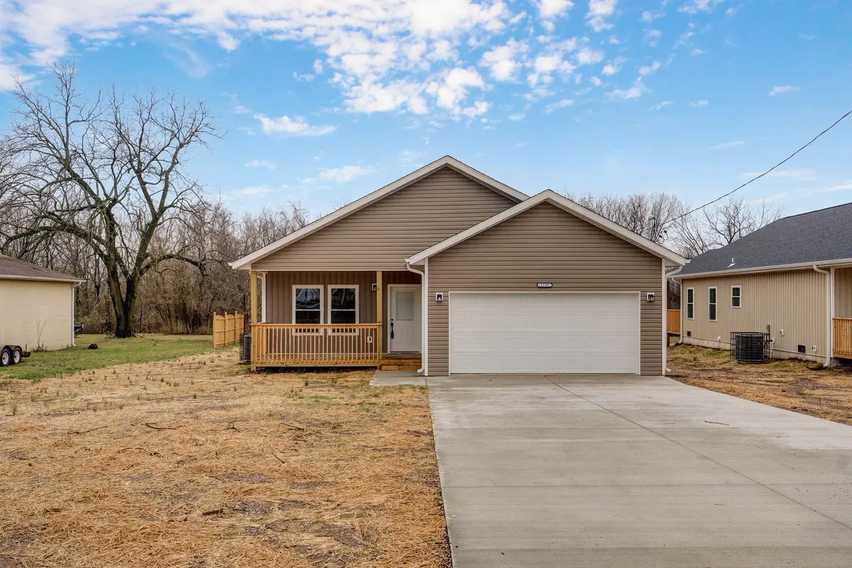 1135 N Dickerson Avenue, Springfield, MO 65803 - #1