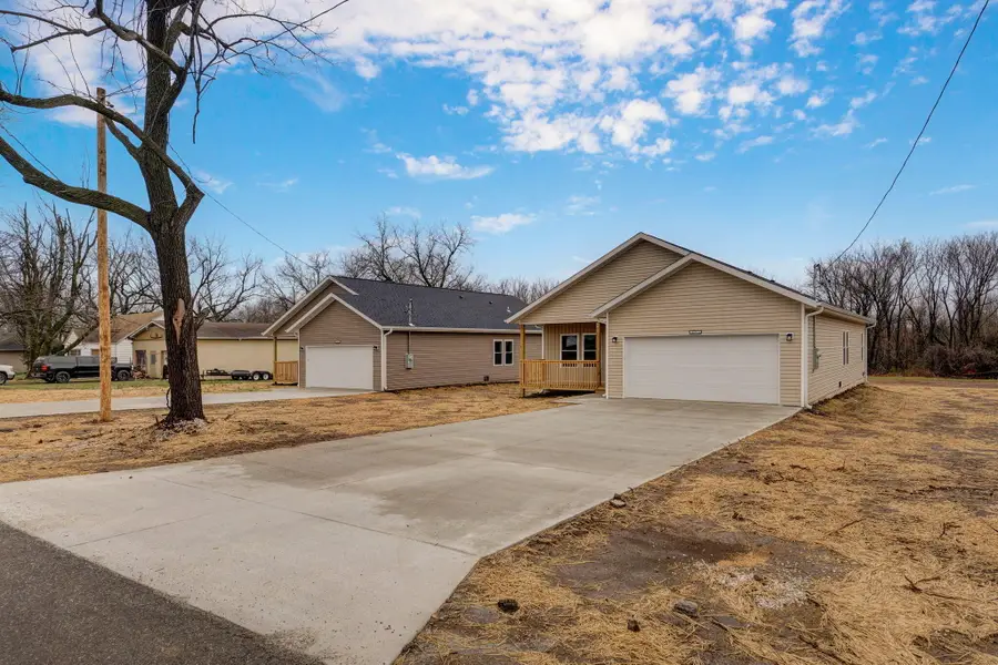 1137a N Dickerson Avenue, Springfield, MO 65803 - #3