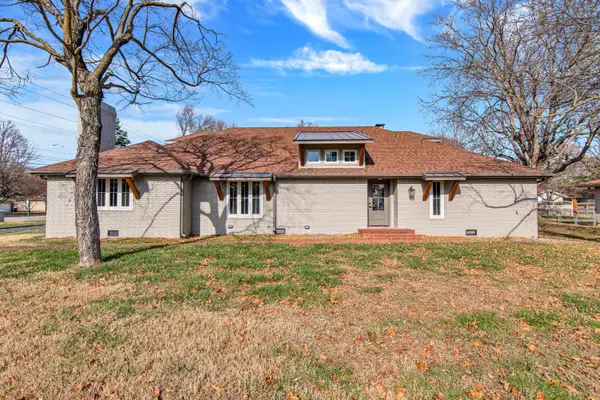 1413 E Downing Street, Springfield, MO 65804