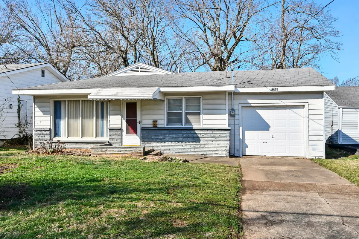 1825 S Weaver Avenue, Springfield, MO 65807 - #1
