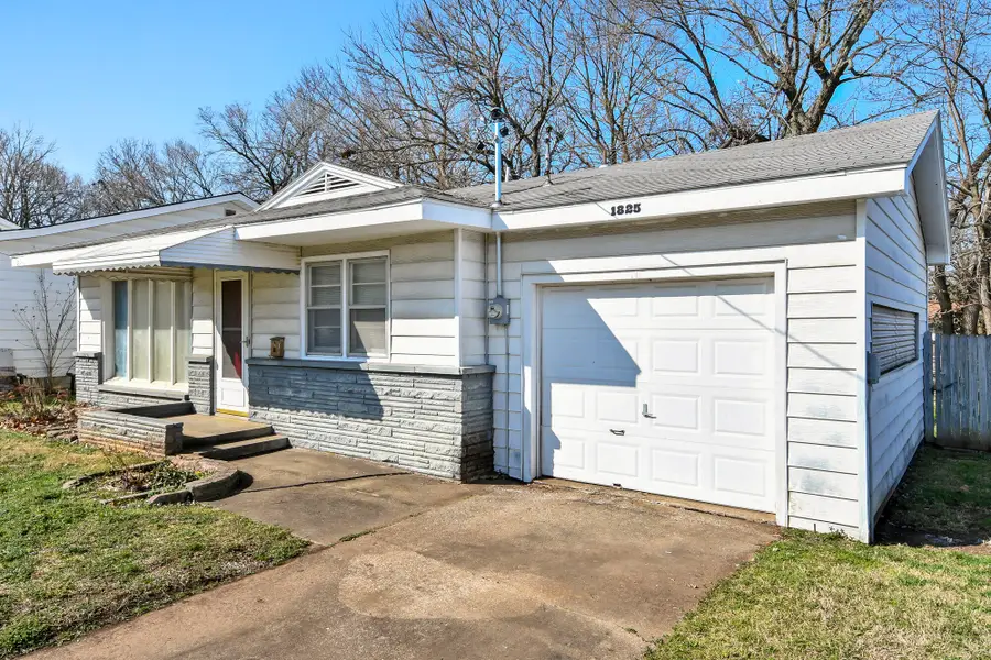 1825 S Weaver Avenue, Springfield, MO 65807 - #2