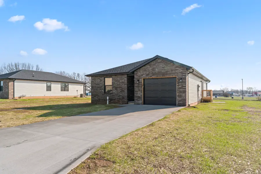 412 N Cherokee Trail, Clever, MO 65631 - #2