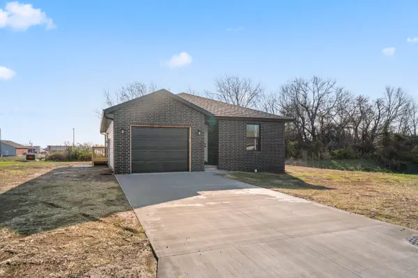 410 N Cherokee Trail, Clever, MO 65631