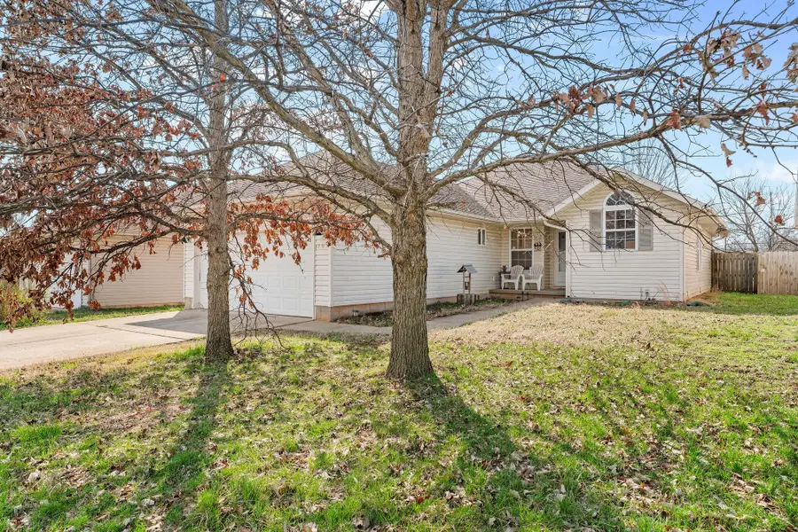 705 N Jonathan Avenue, Springfield, MO 65802 - #2