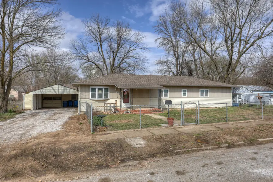 312 E Wilson Street, Carterville, MO 64835 - #2