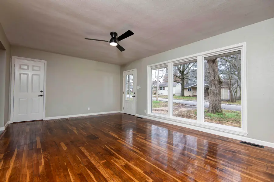 1318 S Newton Avenue, Springfield, MO 65807 - #3