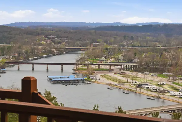 885 Knox Avenue #5, Hollister, MO 65672