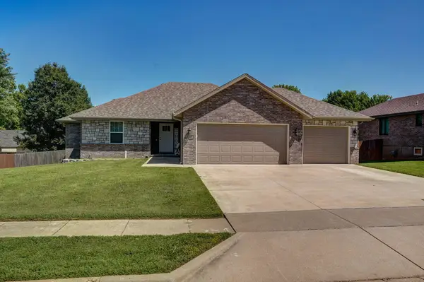 1349 E Stoneridge Street, Springfield, MO 65803