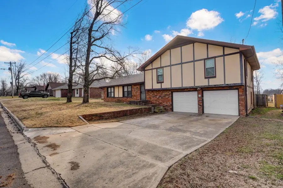 3839 N Stewart Avenue, Springfield, MO 65803 - #2