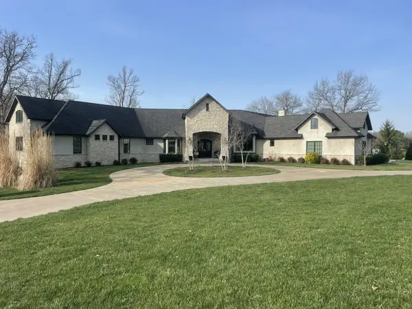 955 S Hickory Trace Court, Springfield, MO 65809