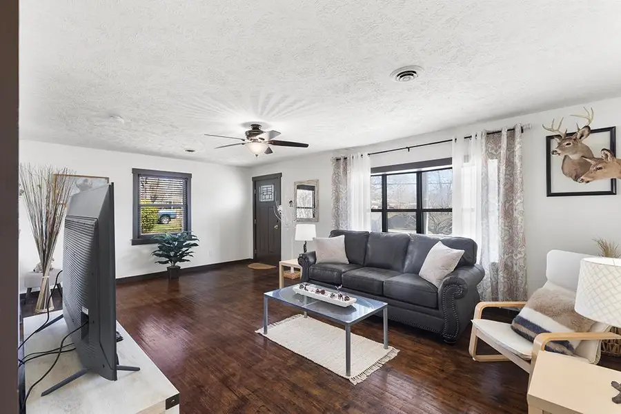 943 S Landrum Street, Mount Vernon, MO 65712 - #3