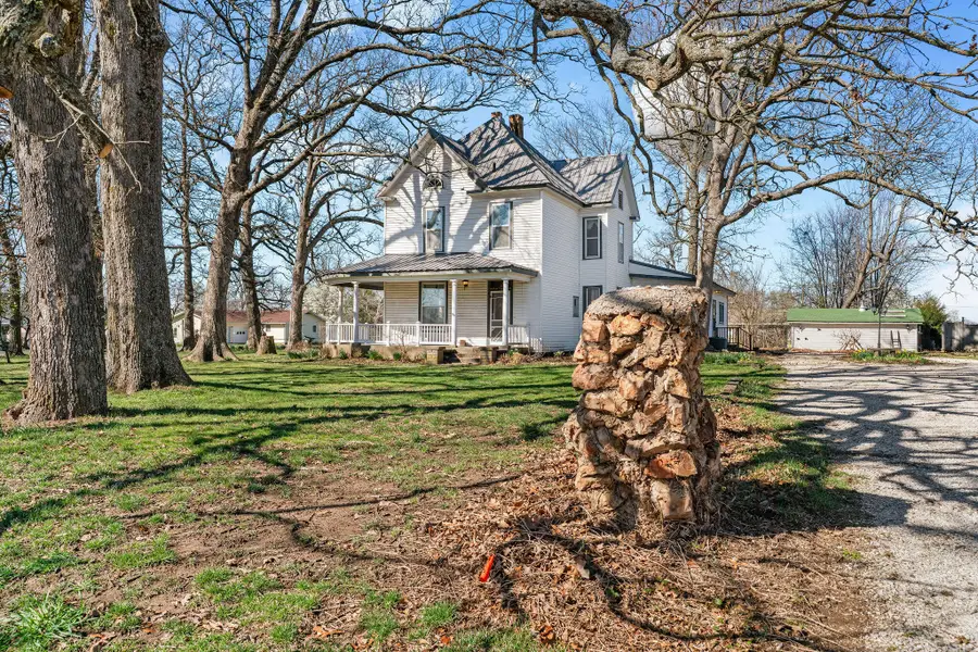 801 Linzee Boulevard, Pierce City, MO 65723 - #2