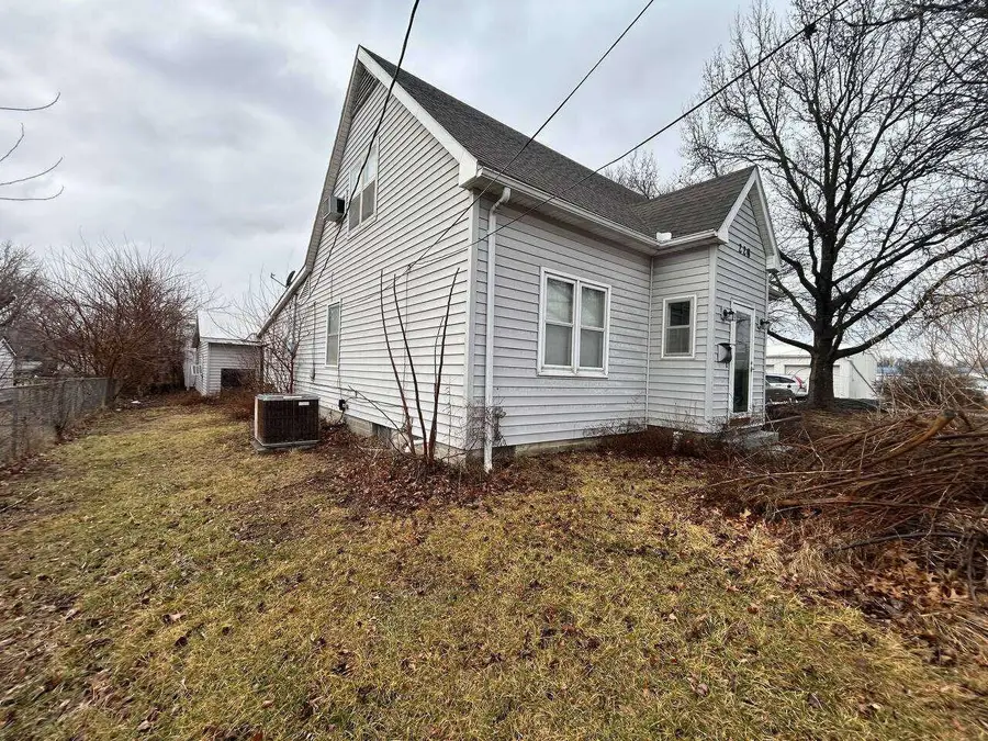 228 Graves Street, Chillicothe, MO 64601 - #2