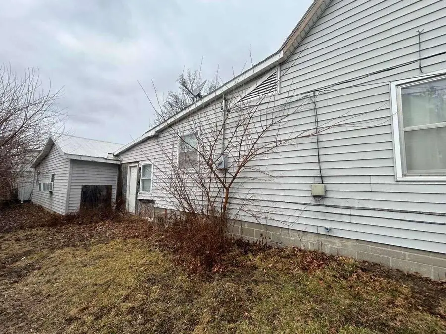 228 Graves Street, Chillicothe, MO 64601 - #3