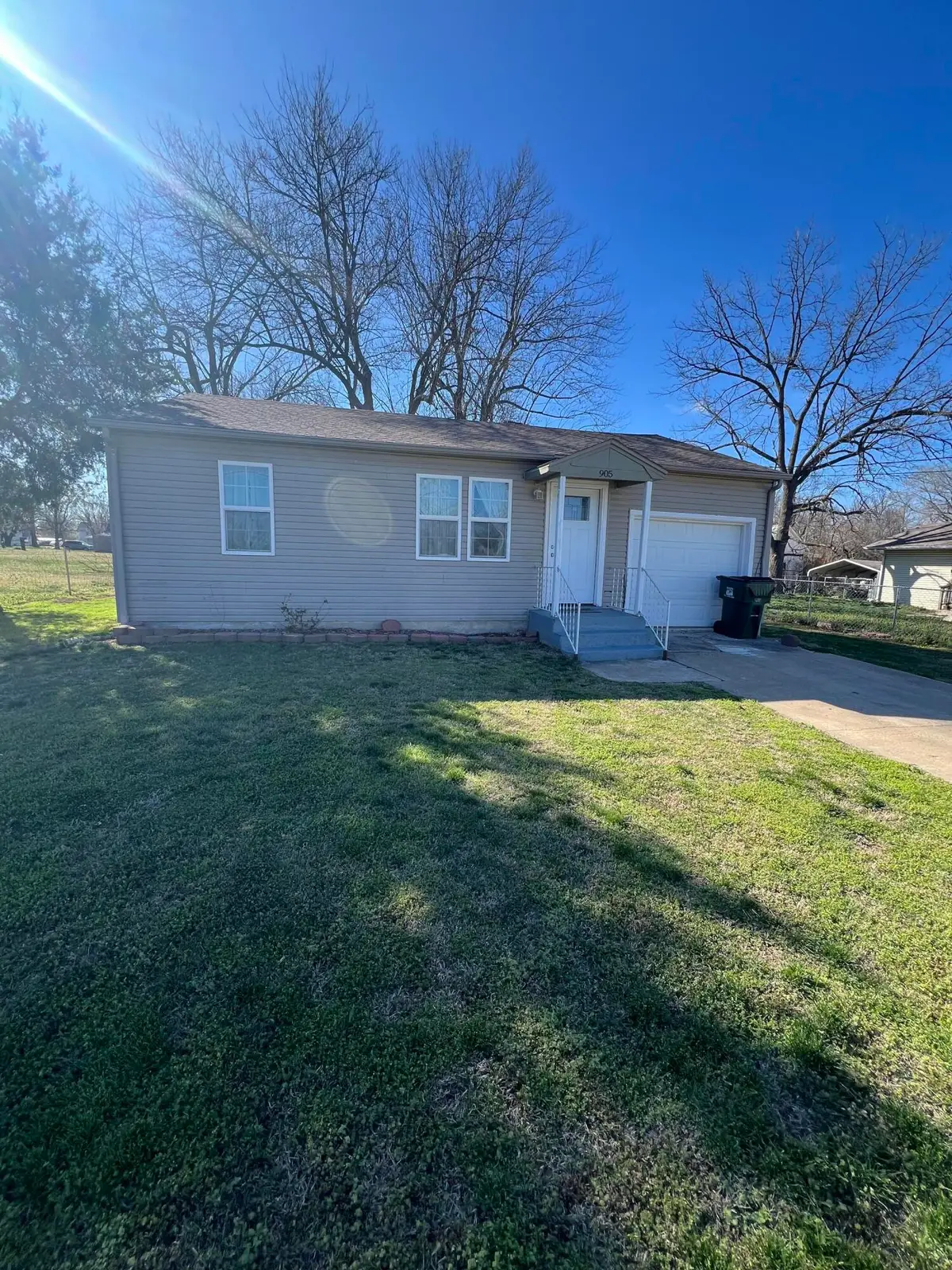 905 S Griffith Avenue, Aurora, MO 65605 - #1