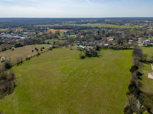 137 E Splitlog Avenue, Goodman, MO 64843