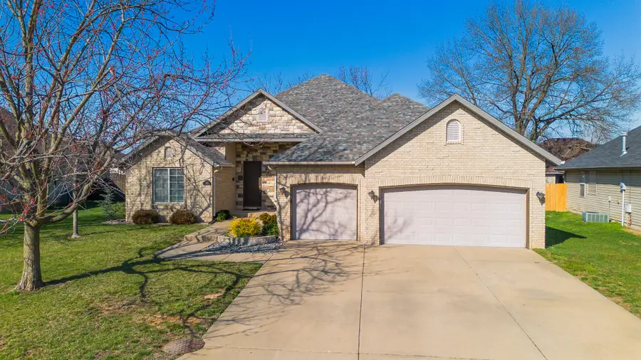 925 E Weldon Drive, Nixa, MO 65714 - #2