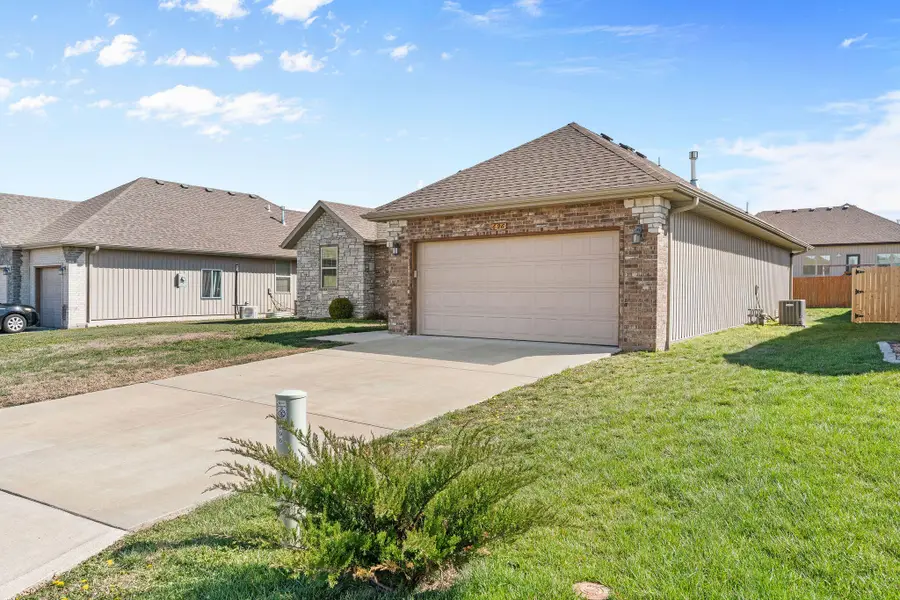 696 N Montego Street, Nixa, MO 65714 - #2