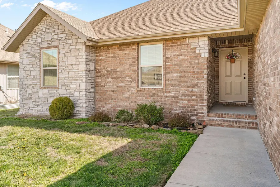 696 N Montego Street, Nixa, MO 65714 - #3