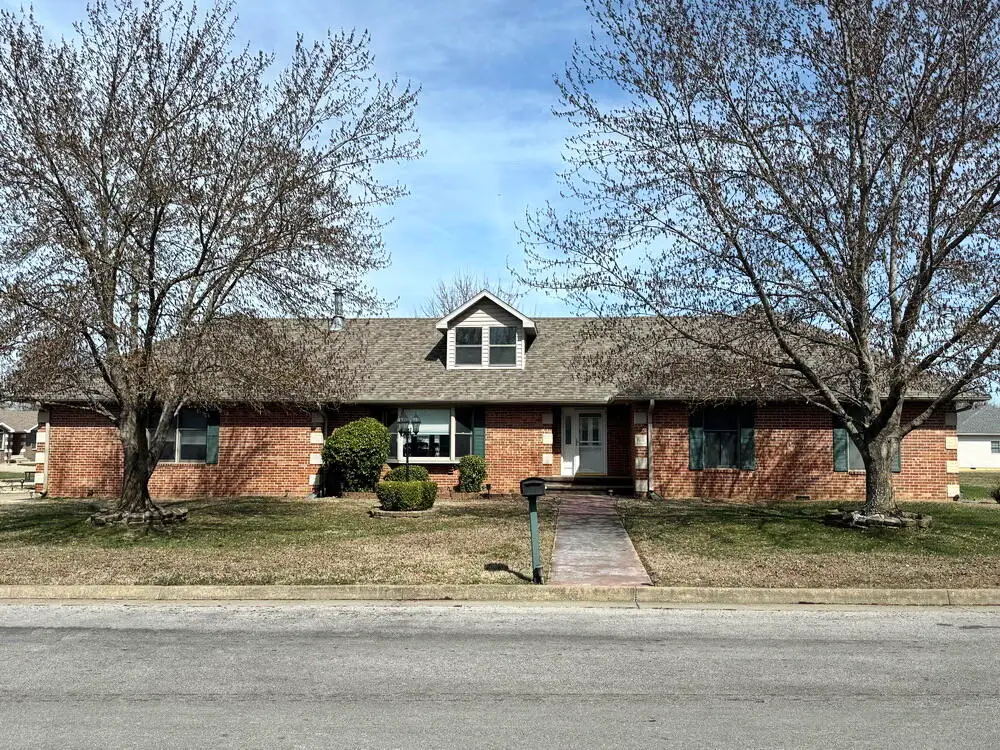 2004 N Lynn Street, Nevada, MO 64772 - #1