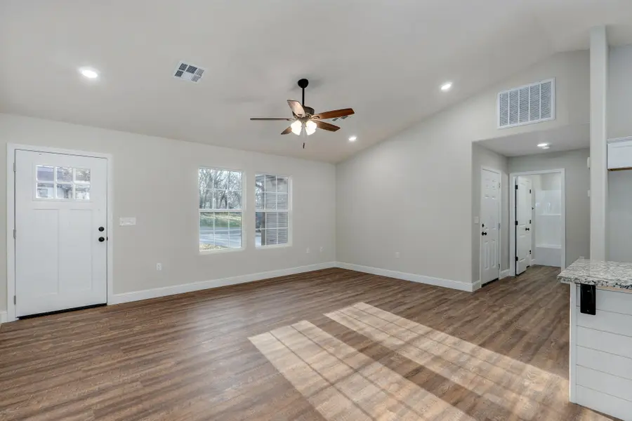 703 S Adams Avenue, Aurora, MO 65605 - #3