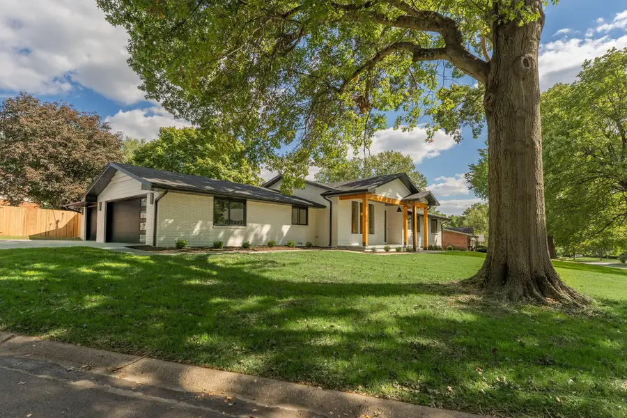 2404 S Cedarbrook Avenue, Springfield, MO 65804 - #2