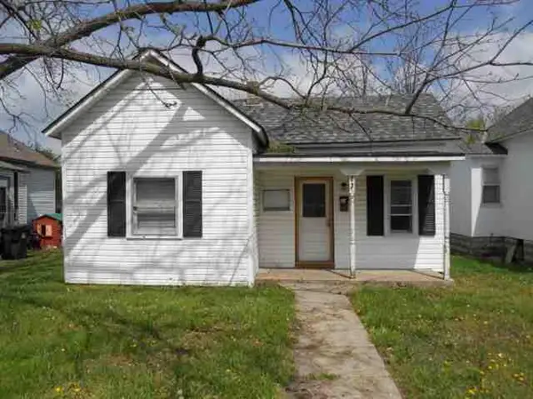 213 W College Street, Aurora, MO 65605