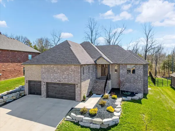 348 W Monarchwood Drive, Nixa, MO 65714