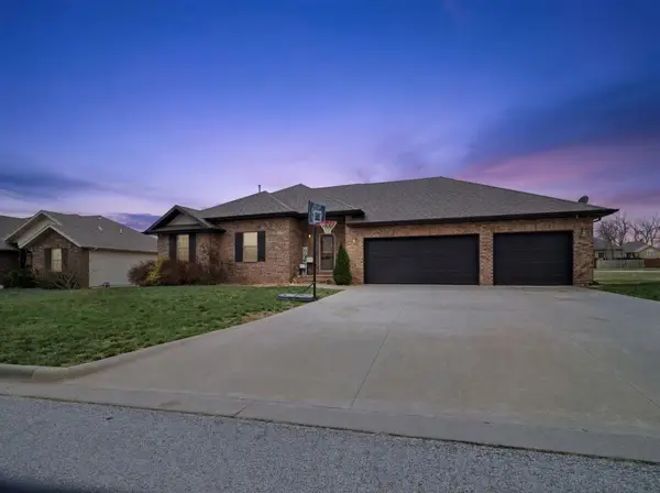 2570 E Keystone Drive, Republic, MO 65738