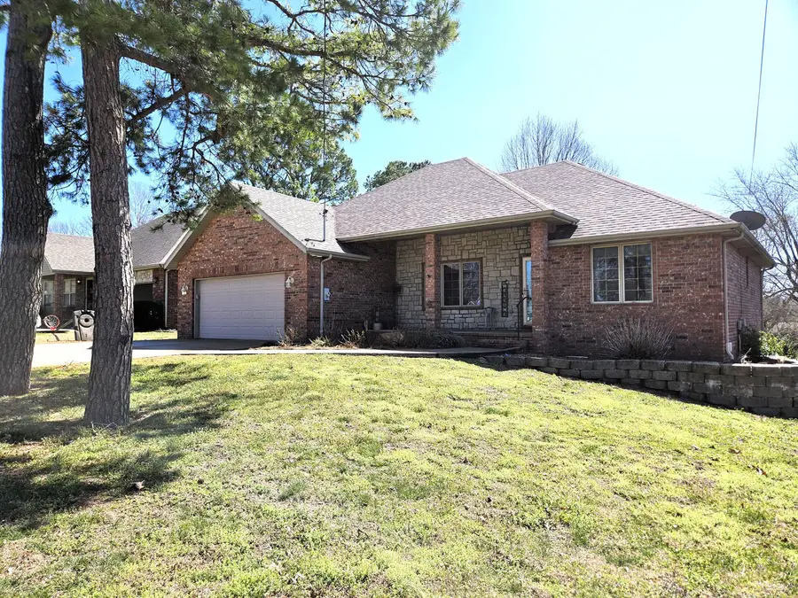 1414 E Smith Street, Springfield, MO 65803 - #2