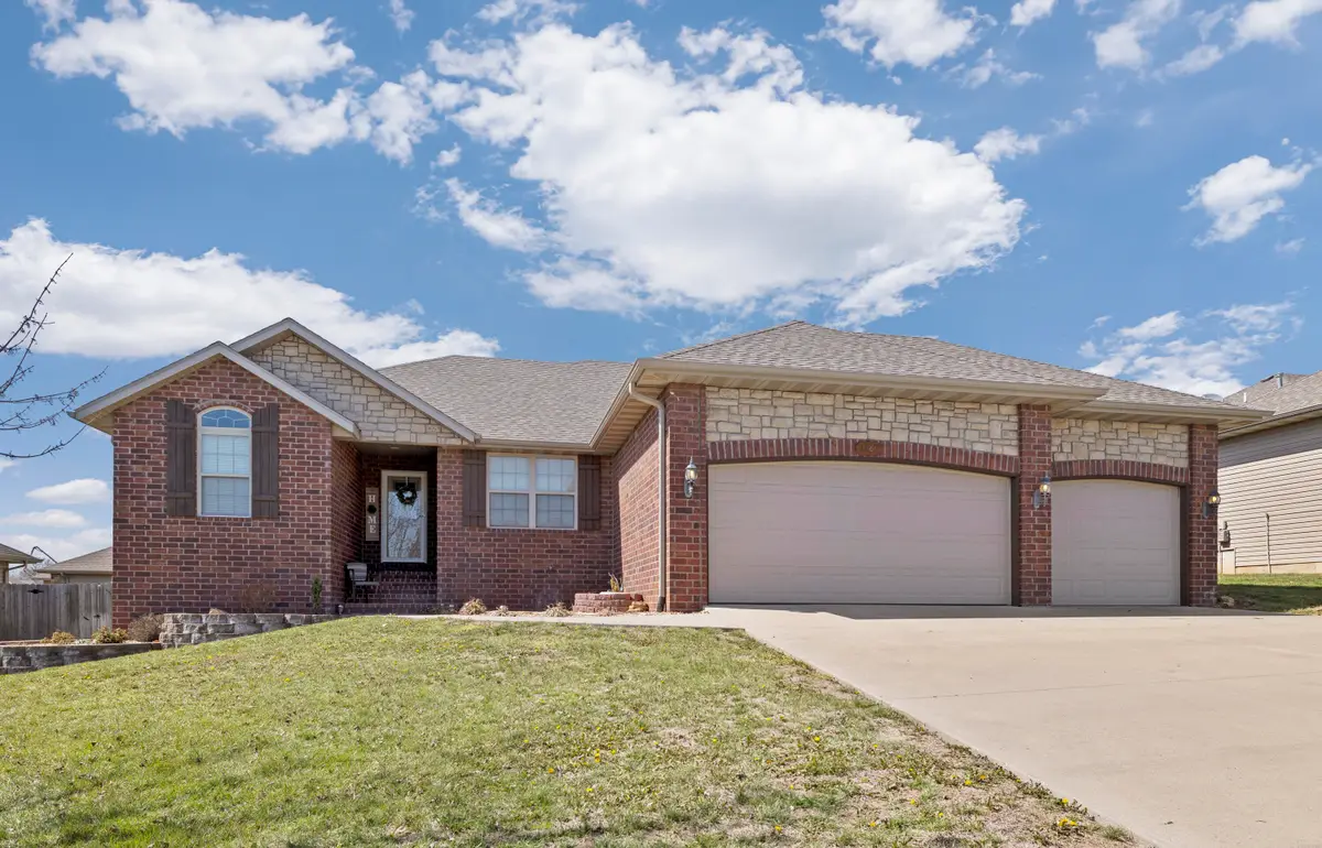 1261 S Erika Avenue, Springfield, MO 65802 - #1