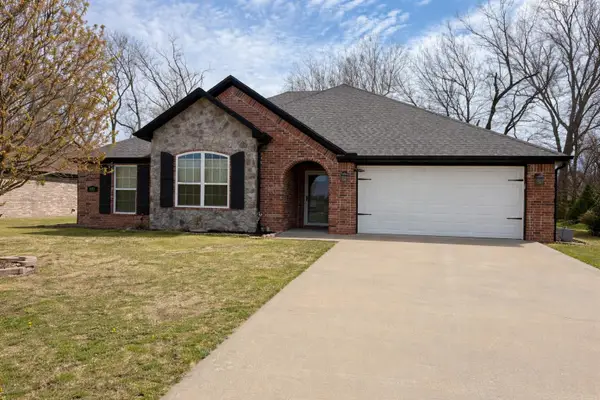 805 Chesterfield Drive, Webb City, MO 64870