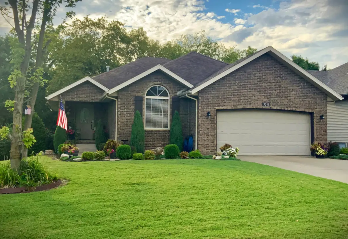 3249 S Creekside Drive S, Springfield, MO 65807 - #1
