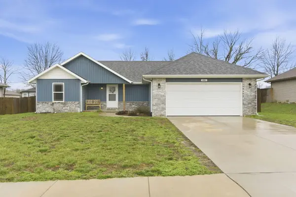 208 E Seminole Street, Strafford, MO 65757