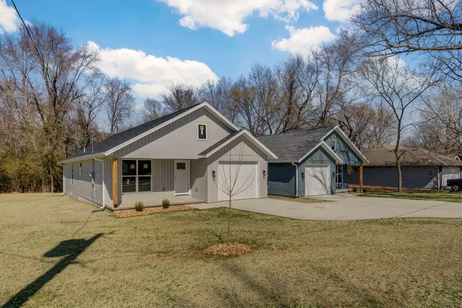 1113 E Smith Street, Springfield, MO 65803 - #2