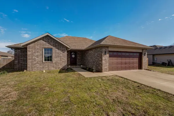 105 E Cherokee Street, Strafford, MO 65757