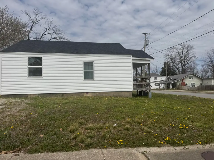 219 S Lillian Avenue, Bolivar, MO 65613 - #2
