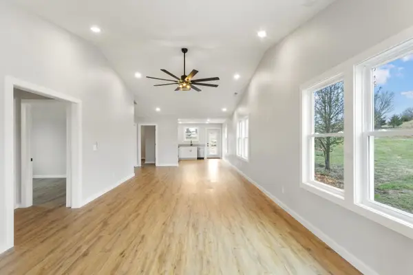 7938 N Blockade Village, Seligman, MO 65745