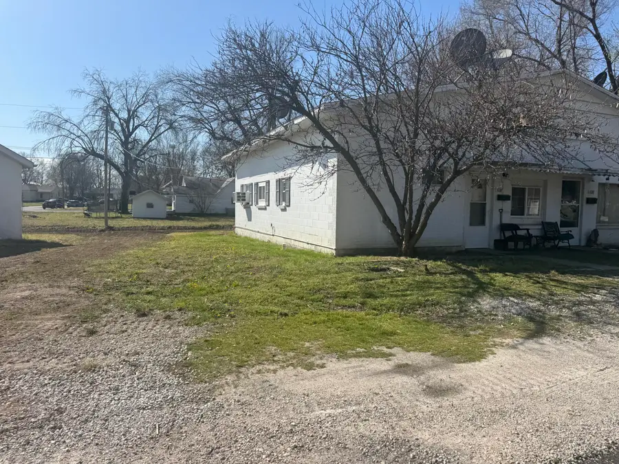 426-428 E Locust Street, Bolivar, MO 65613 - #2