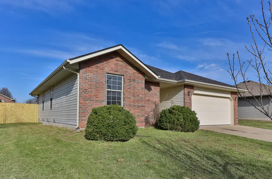 431 S Elgin Avenue, Bolivar, MO 65613 - #2