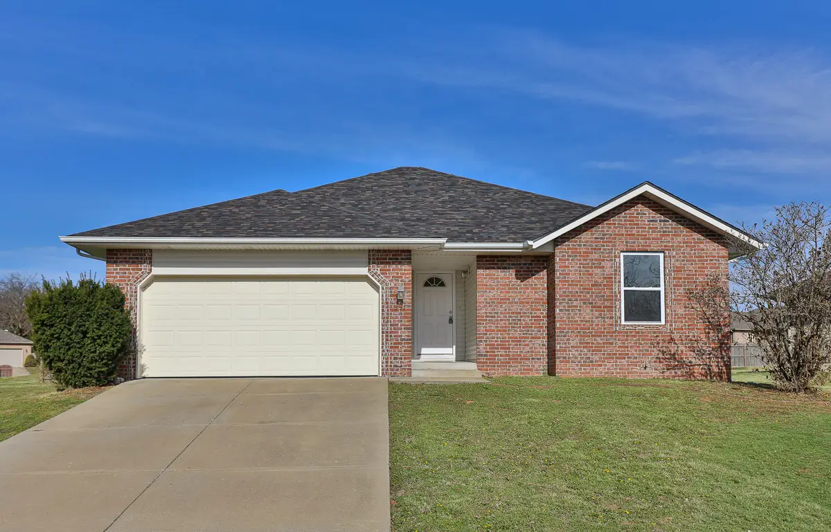 551 S Elgin Avenue, Bolivar, MO 65613 - #1