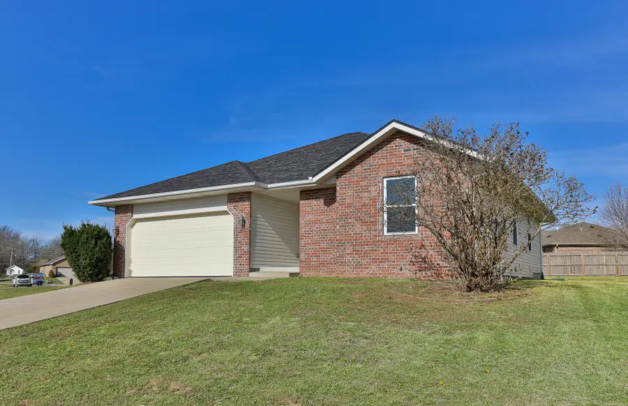 551 S Elgin Avenue, Bolivar, MO 65613 - #2