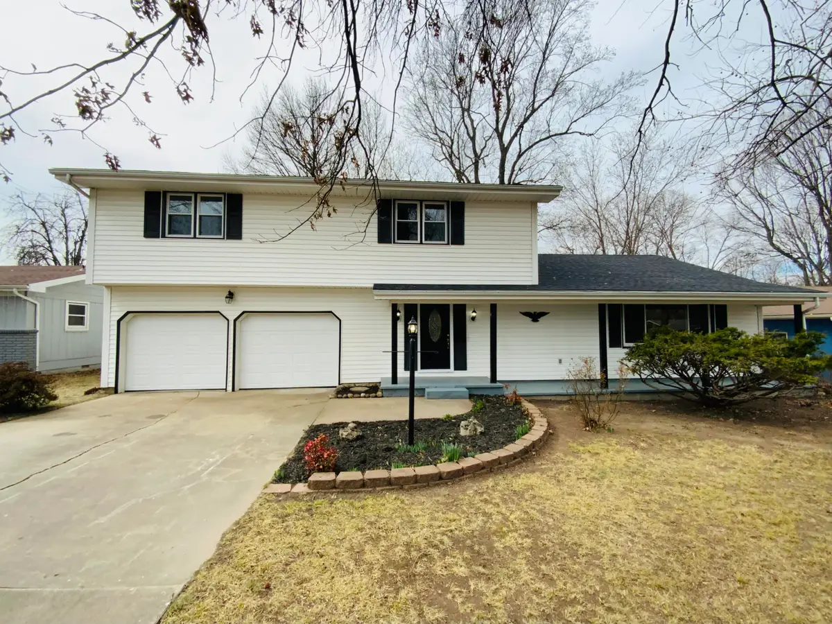 417 N Lone Pine Avenue, Springfield, MO 65802 - #1