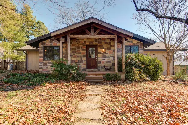 1044 Andrews Road, Sparta, MO 65753