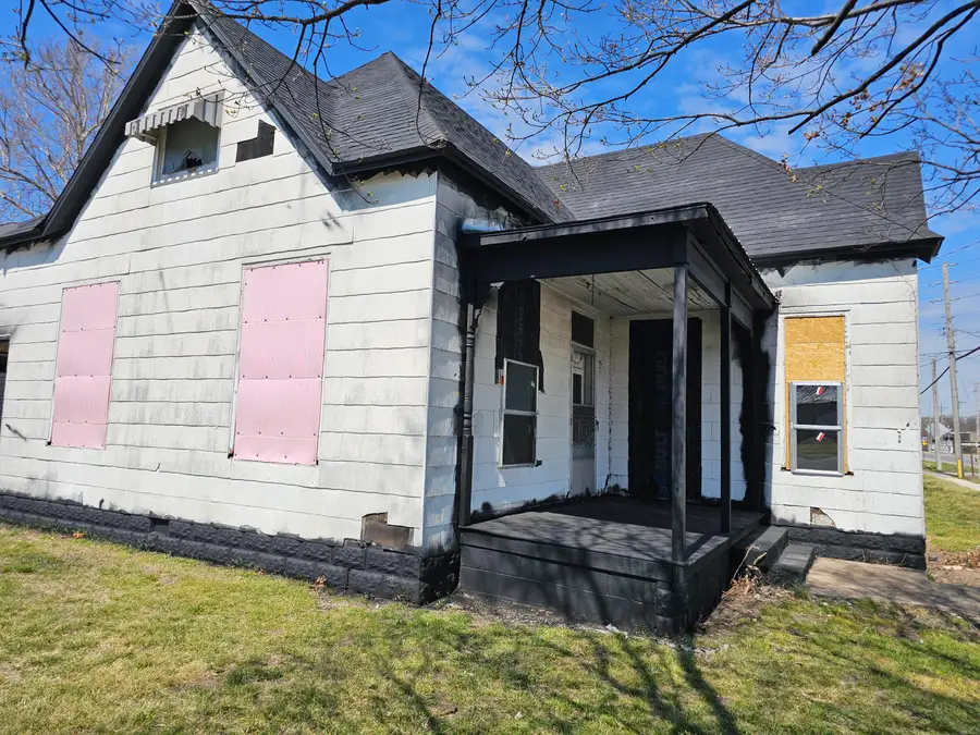 135 E Locust Street, Aurora, MO 65605 - #2