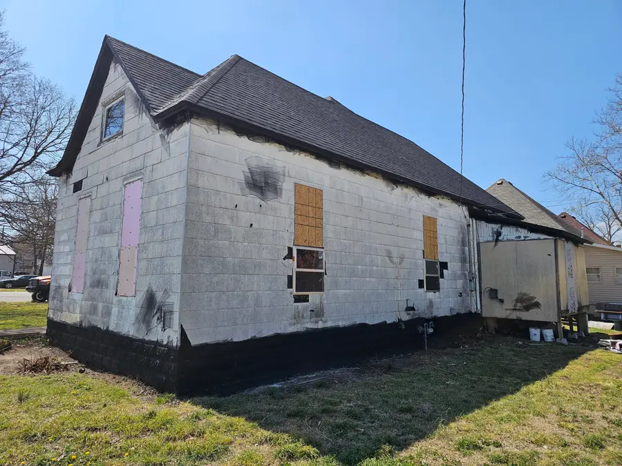 135 E Locust Street, Aurora, MO 65605 - #3